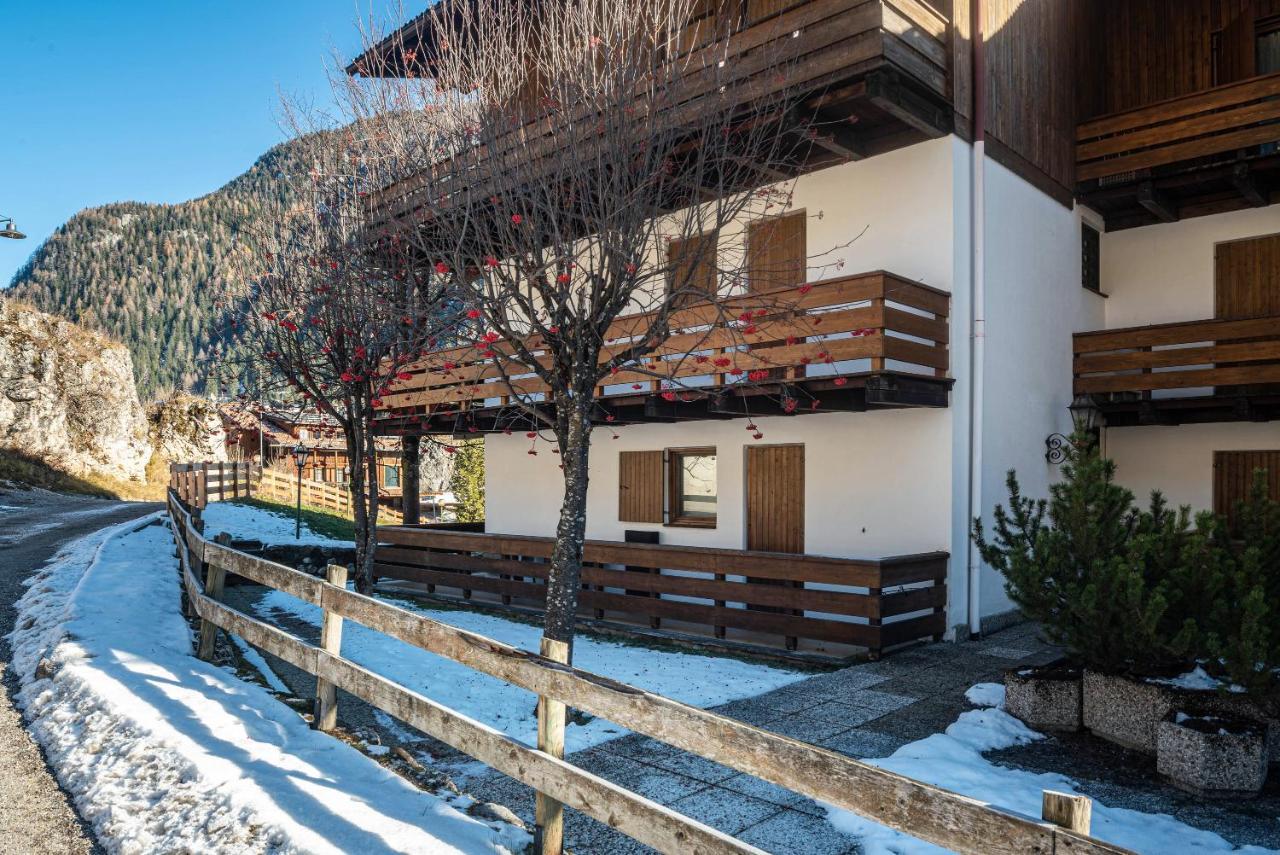 Ciasa Apelli Apartman Pozza di Fassa Kültér fotó